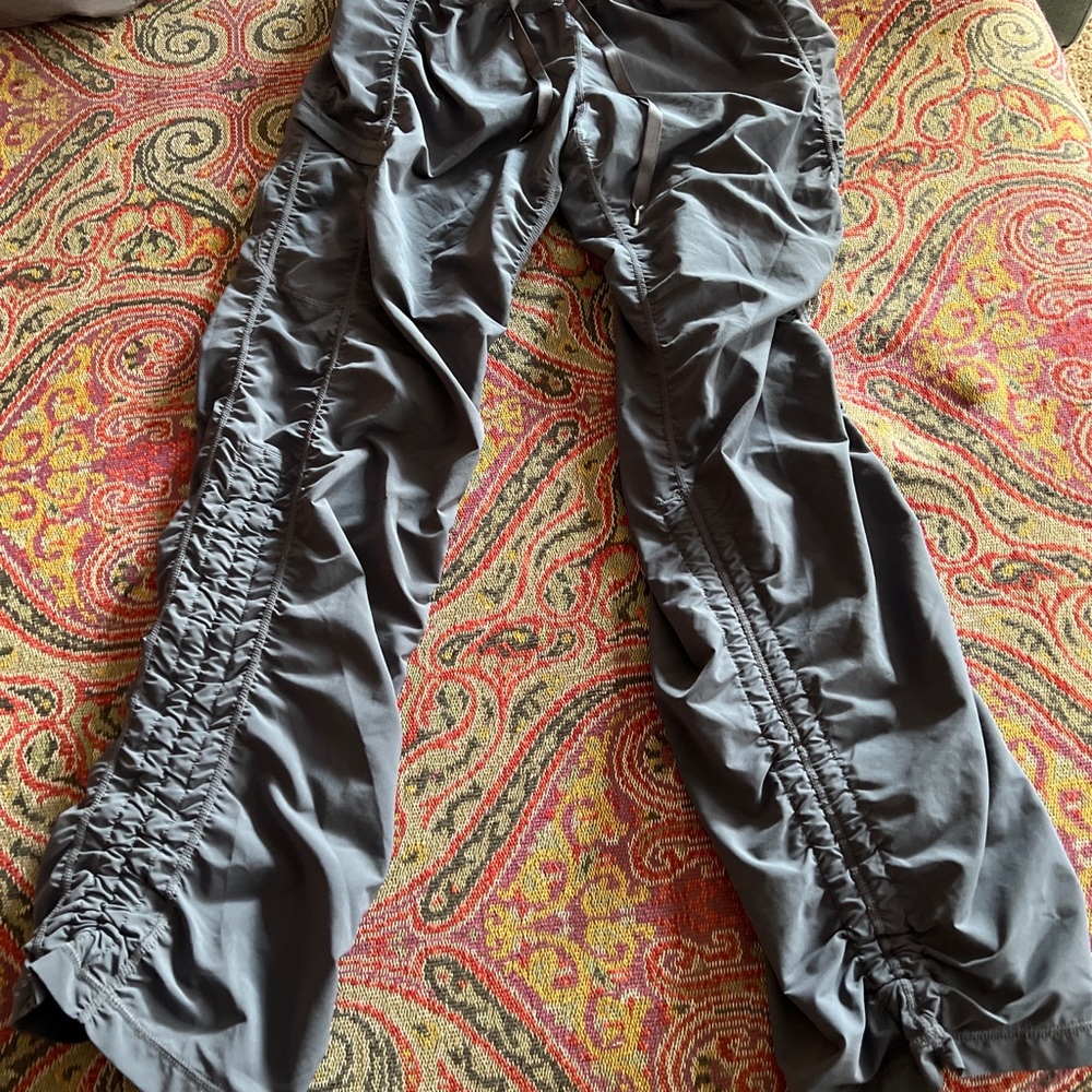 Zella Gray Ruched Athletic Pants - Picture 4 of 7